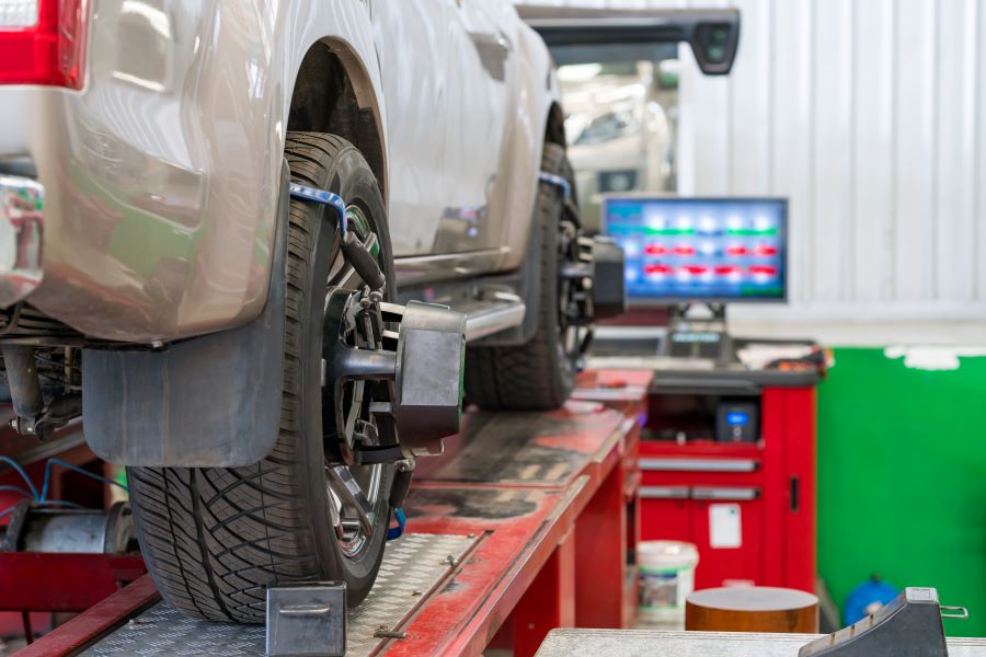 how do you know if your car needs a front end alignment